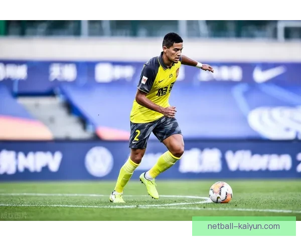 本坦库尔在球队战术体系中的作用备受关注，表现稳健助力攻防结合。