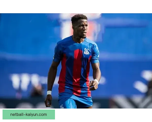 特奥在近期比赛中左路表现稳健，状态回暖引发关注